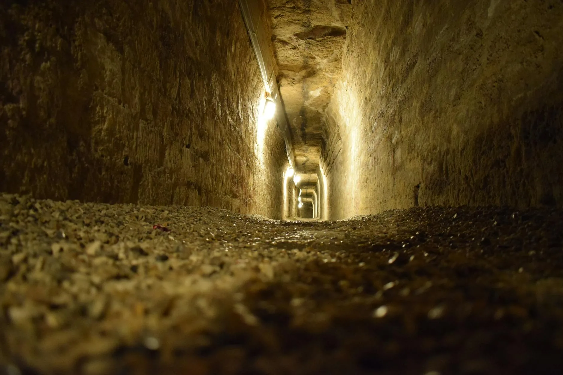 ️ Les catacombes de Saint-Luc — un mystère médiéval